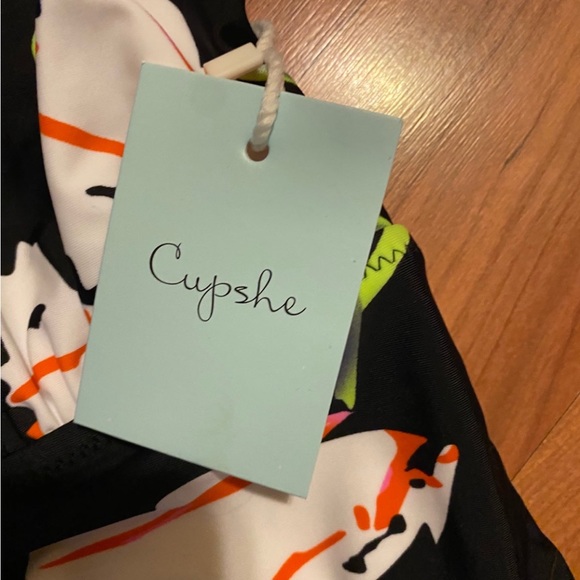 Cupshe floral swimsuit - Picture 2 of 4